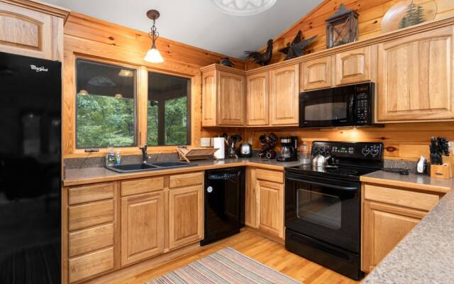 Retreat at Wintergreen Pool Access Grill