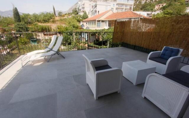 1 BR apartment with spacious terrace