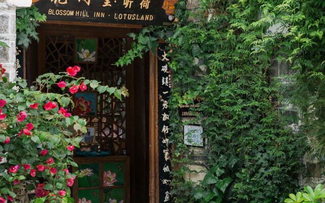 Blossom Hill Inn Lijiang Lotusland