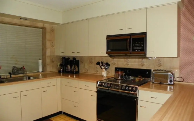 Private Home Close to Loon Mountain, Sleeps Families up to 14! - Cb127l