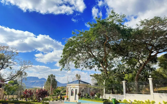 Golden Peacock Hotel Blantyre