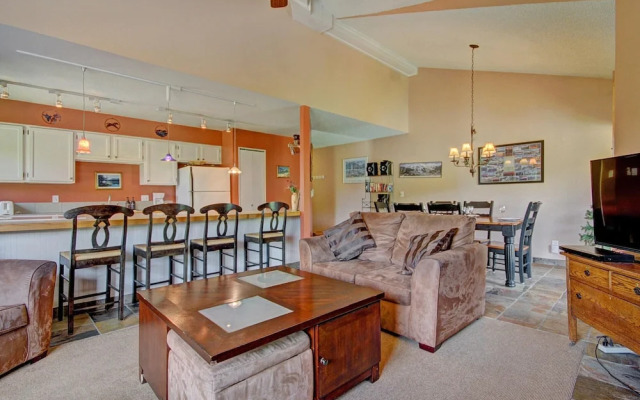 Sawmill 316 2 Br condo by RedAwning