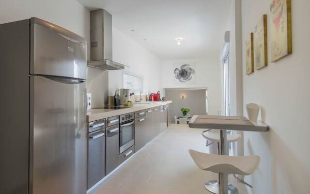 Luxury Holiday Home With Lawn in Beaumont-en-véron Near Chinon