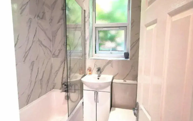 C-New Flat,4 Adults,20 mins to Beach,Netflix,Wifi