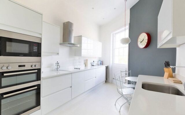 Luxury Apartments - Queen Circus
