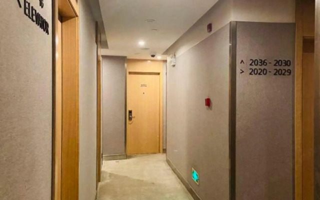 Foster Hotel (Shanghai Baoshan Road Subway Station)