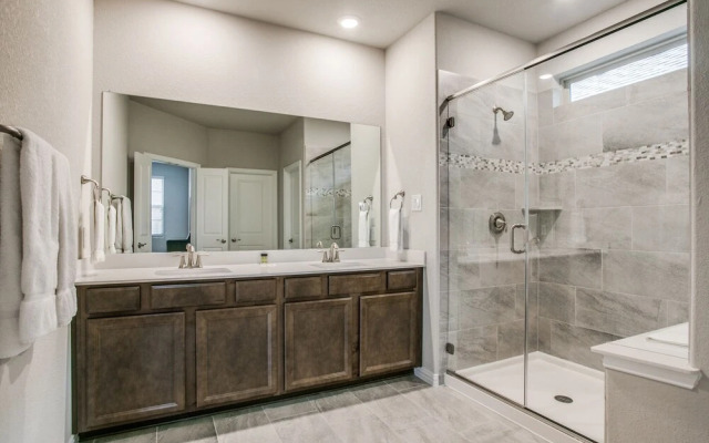 Beautiful furnished 3 bedroom Allen Home