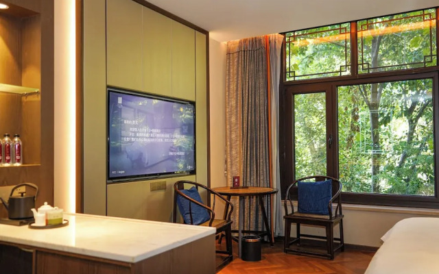 Ziyue Minghu Hotel