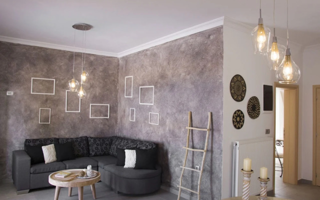 Pithos Apartments
