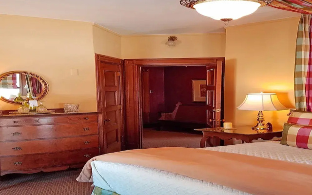 Greenville Inn at Moosehead Lake - фото 3