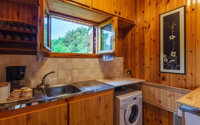 Escape in the Forest, Cosy Chalet with Home Cinema