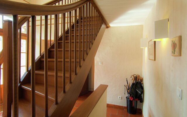 Exquisite Holiday Home in Issac With Swimming Pool