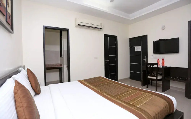 OYO 9612 Hotel Royal Ramiro