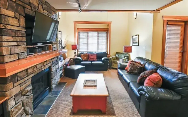 Pinnacle Ridge Chalets by Fernie Lodging