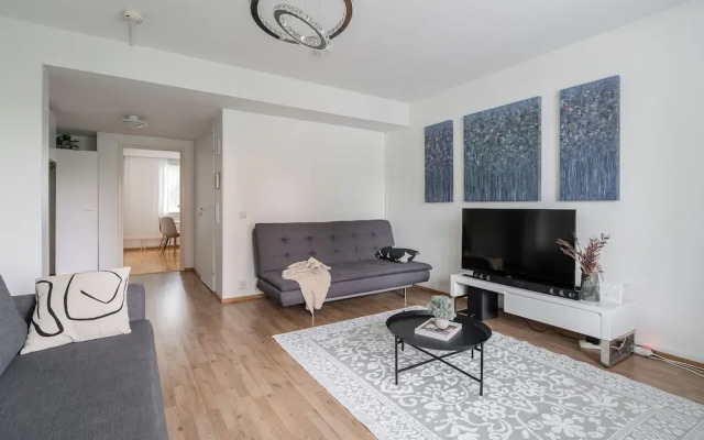 1BR Downtown Apartment with Balcony