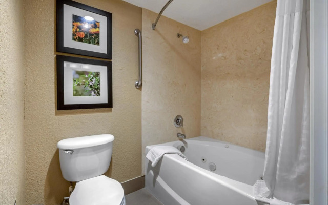 Comfort Inn Lathrop - Stockton Airport