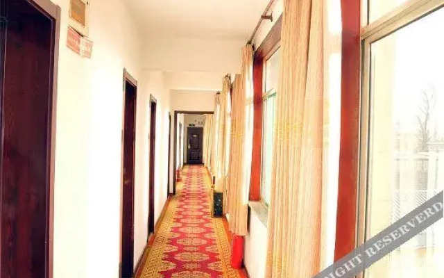 Yingjie Collection Hotel (Zibo Aluminum City Shopping Center Shandong Aluminum Vocational College)