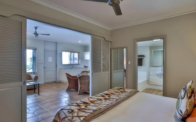 Moonlight Bay Suites