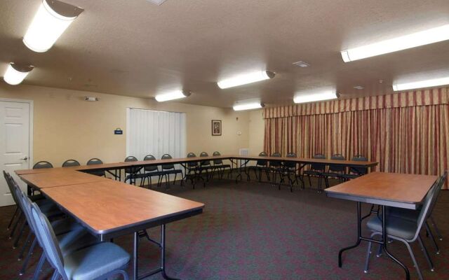 Days Inn by Wyndham Centre