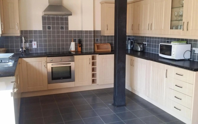 Swifts Barn Stanbury Wharf