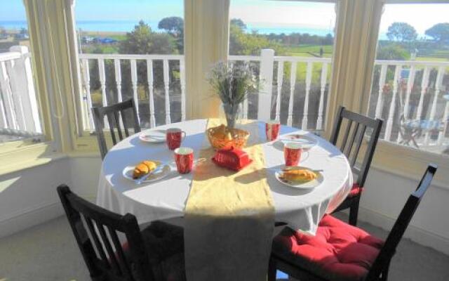 Seabreeze Apartment