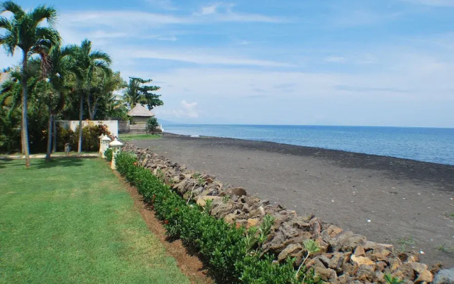 Villa Cerah Beachfront Holiday House