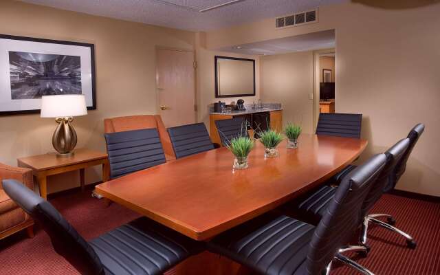 Embassy Suites by Hilton Kansas City International Airport