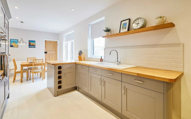 Host Stay Bristol Avenue