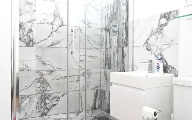 Bright & Spacious 1 Bed Flat in Kensington Olympia