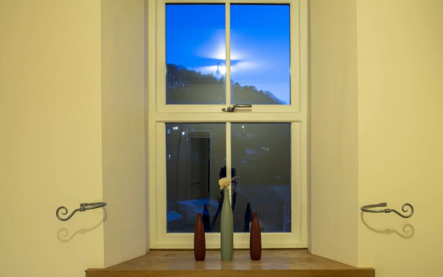 The Knighton Apartment by Paymán Club