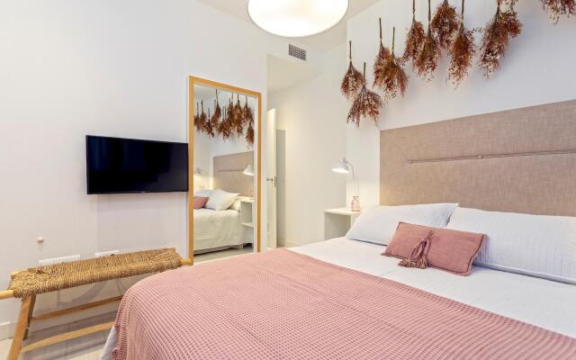 Stunning 2-bedroom apartment near Cathedral. Zacatin 303