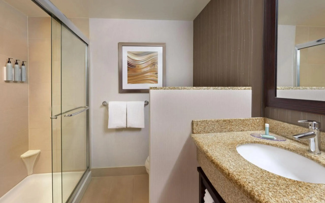 Courtyard by Marriott Kingston Highway 401/Division Street