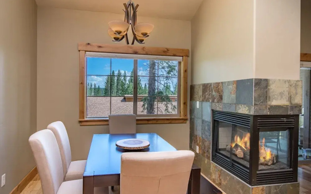 Truckee Townhouse Walk Everywhere by RedAwning