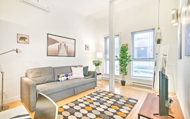 The Main 202 Central Modern Mezzanine Liv MTL