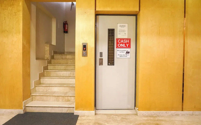 FabHotel Executive Pearl Inn - Nr. Twin tower