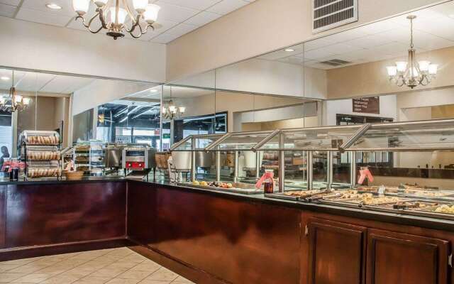 Quality Hotel & Suites At The Falls
