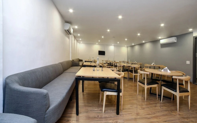 OYO Townhouse 080 Meera Bagh