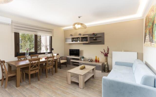 TwinStars apartment with courtyard and view