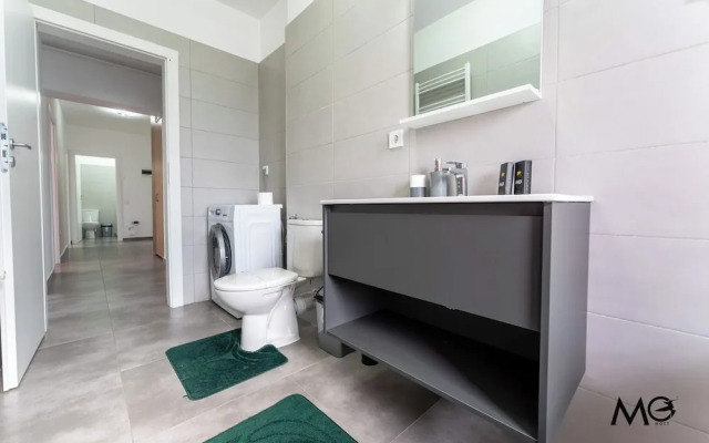 MoHost Dynamic - Modern 2BR Apartment