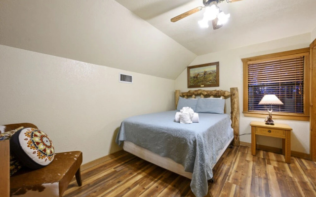 Lacey Dogwood Family Cabin With Free Wifi and Private BBQ by Redawning