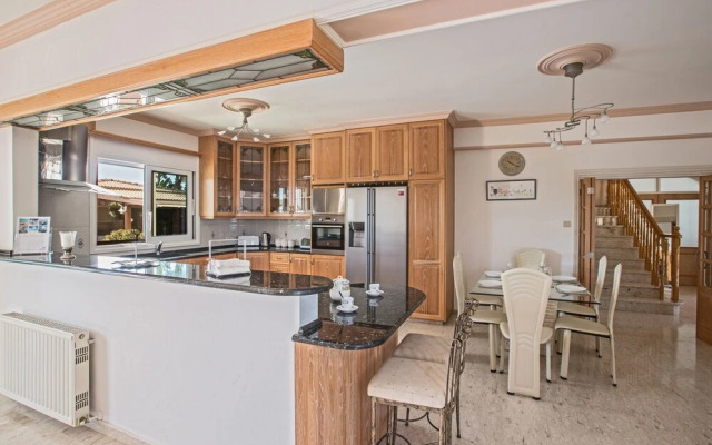 Papas Family Villa With Private Pool Wheelchair Accessible