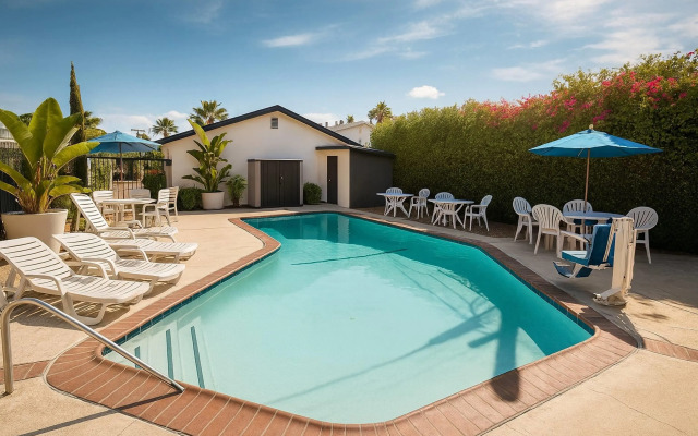 Travelodge by Wyndham LAX