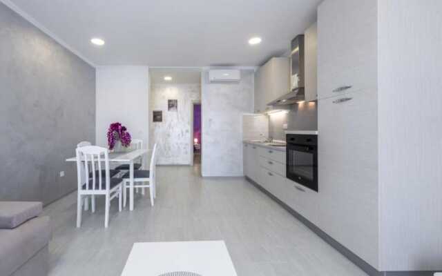Stane - Modern & Fully Equipped - A3