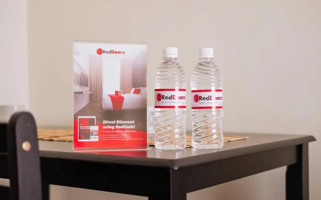 RedDoorz Premium @ Vista Heights Legarda