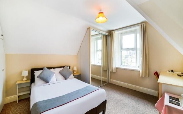 The Briary Hotel - Guest House