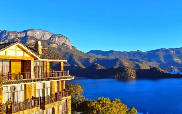 Silver Lake Island Hotel At Lugu Lake, Yunnan