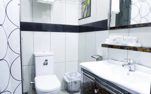 Easy Inn Hotel Suites