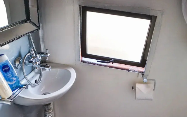 Maggie May House Boat