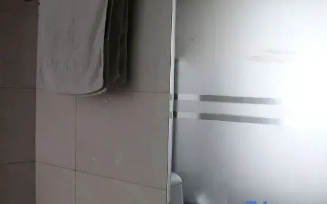 Zhouji Business Hotel (Urumqi Light Industry College)