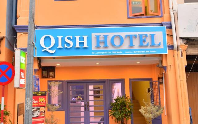 Qish Hotel